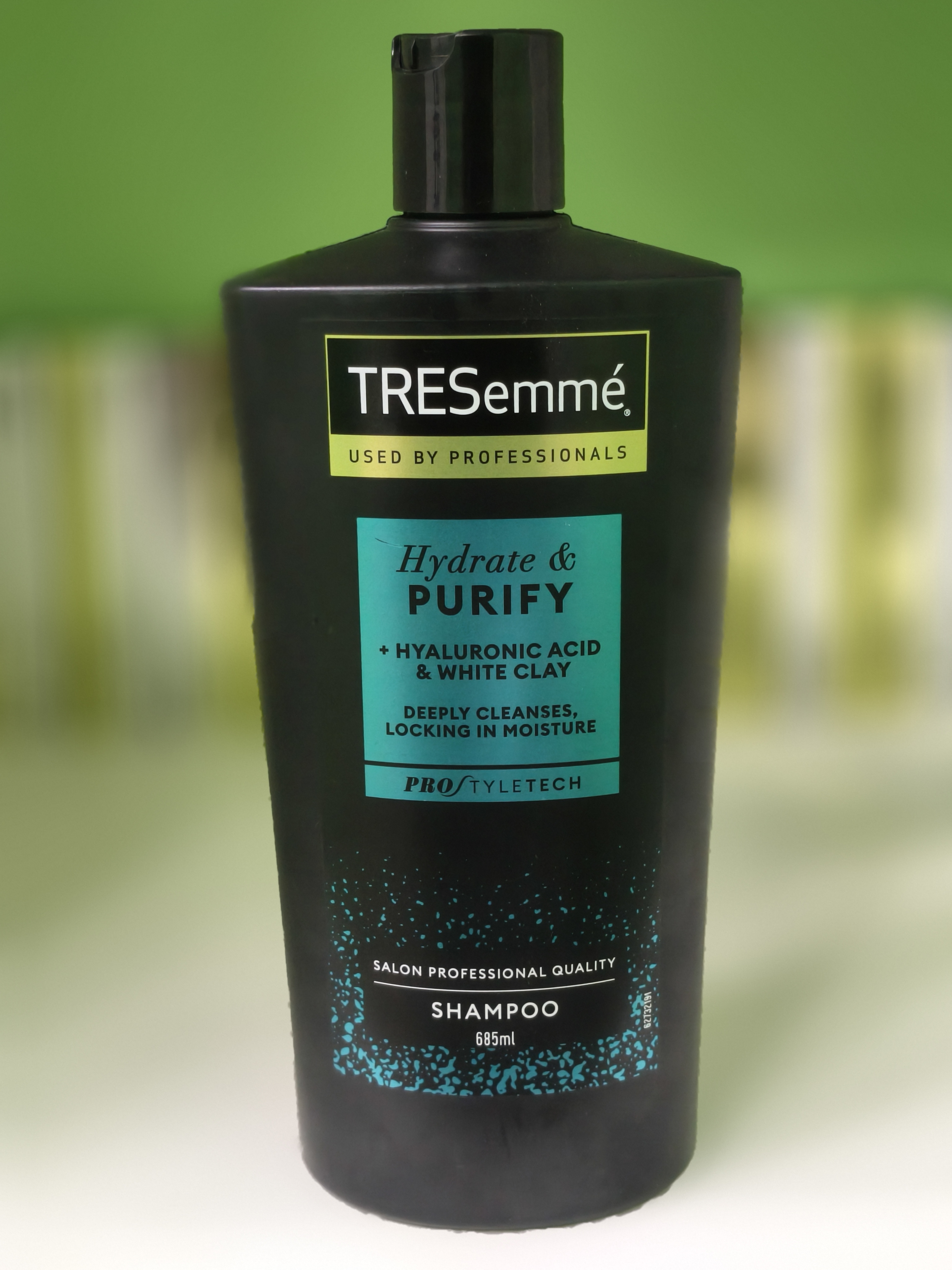 TRESemmé Hydrate & Purify Shampoo 685 ML + Hyaluronic Acid & White Clay